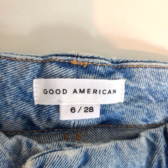 GOOD AMERICAN Good Classic Hi-Rise Distressed Jeans NWT Size 28 - Picture 6 of 12